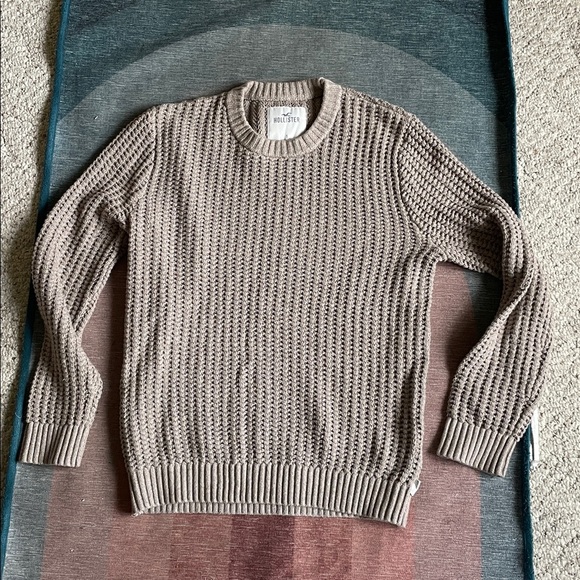 Hollister Men's Taupe Crewneck Sweater - Picture 5 of 9
